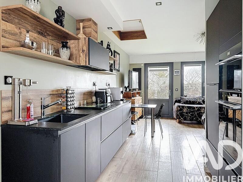 Maison - 202 m² - 7 pièces