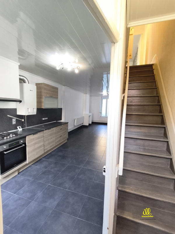 Maison - 94 m² - 5 pièces