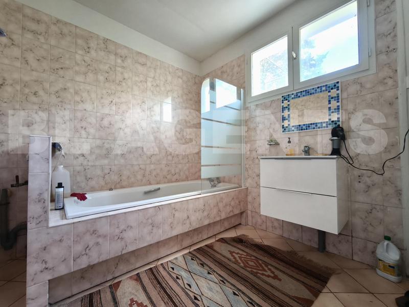 Maison - 182 m² - 5 pièces