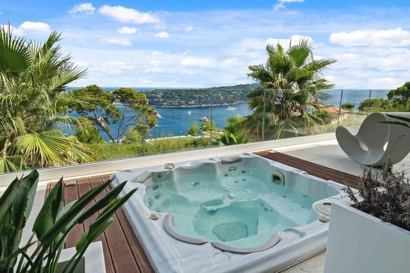 Villa - 300 m² - 6 pièces