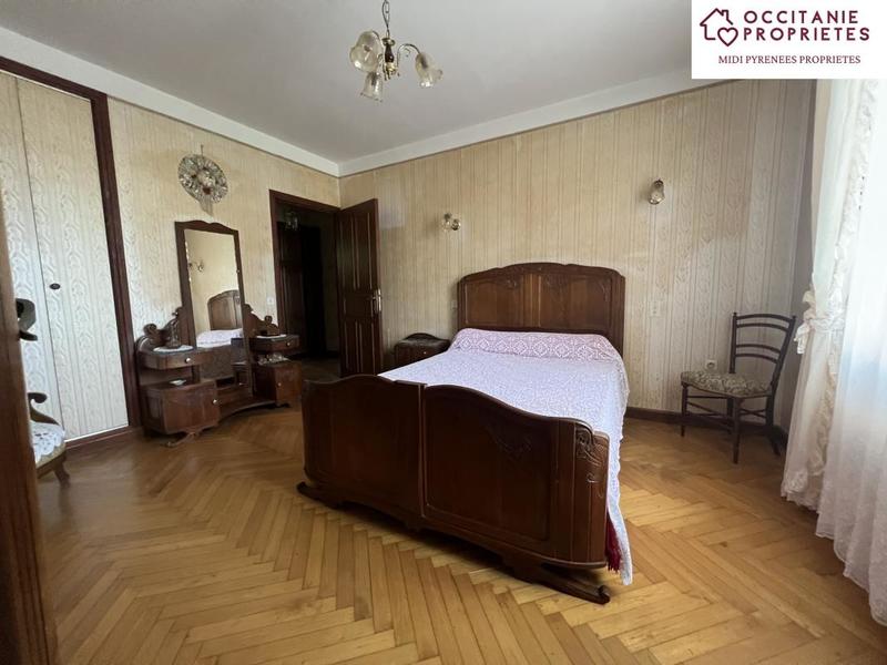 Maison - 221 m² - 8 pièces