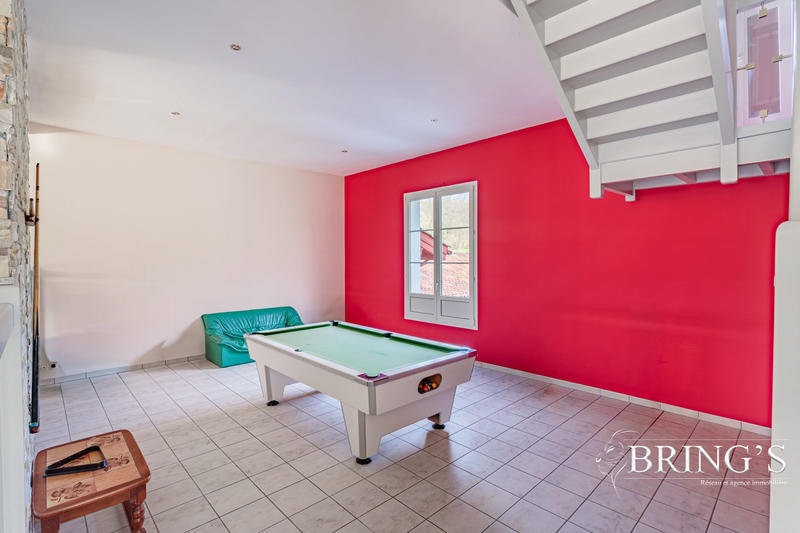 Maison - 515 m² - 9 pièces