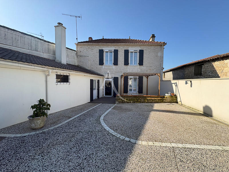 Maison - 203 m² - 8 pièces