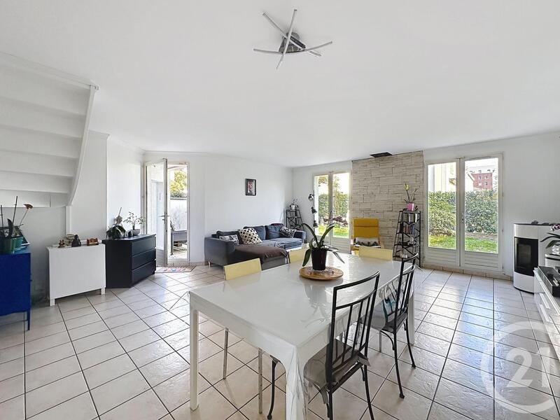 Maison - 111 m² - 5 pièces