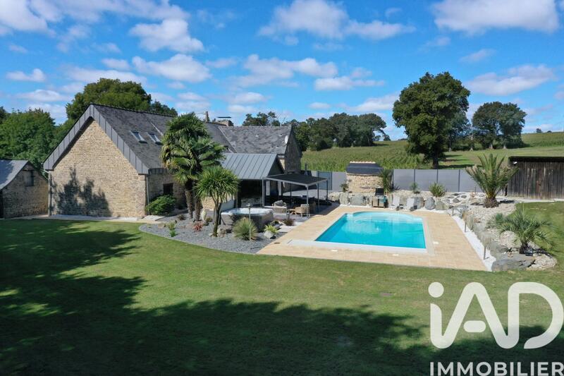 Maison - 218 m² - 8 pièces