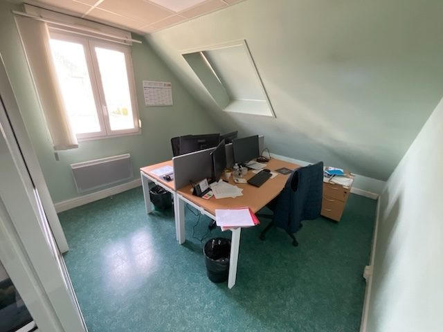Bureau - 200 m² - 5 pièces