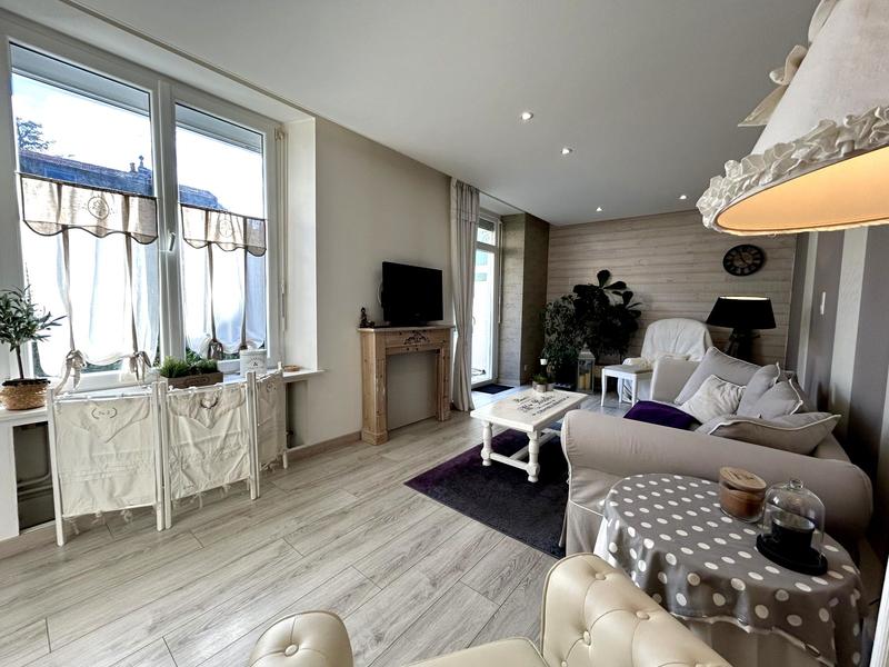 Maison - 218 m² - 6 pièces