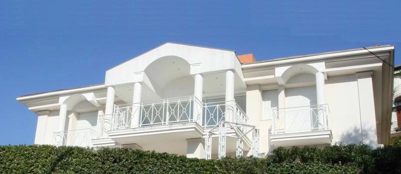 Villa - 325 m² - 6 pièces