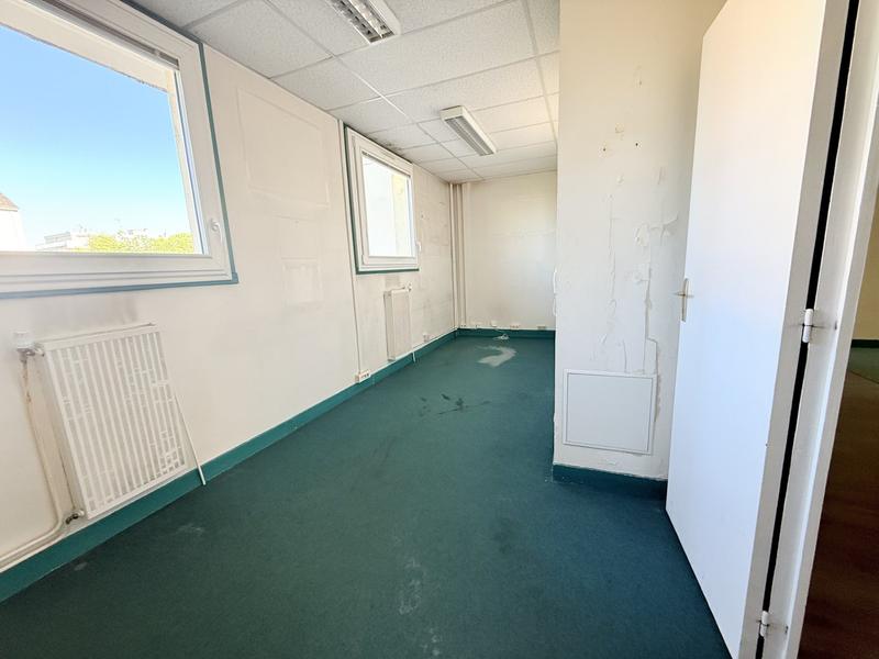 Bureau - 84 m² - 5 pièces