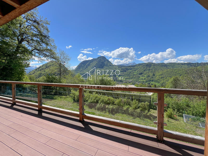 Maison - 210 m² - 8 pièces