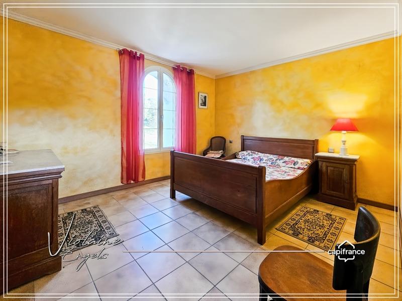 Propriété - 234 m² - 8 pièces