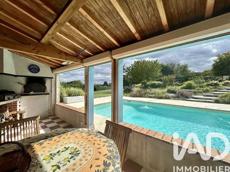 Maison - 360 m² - 10 pièces