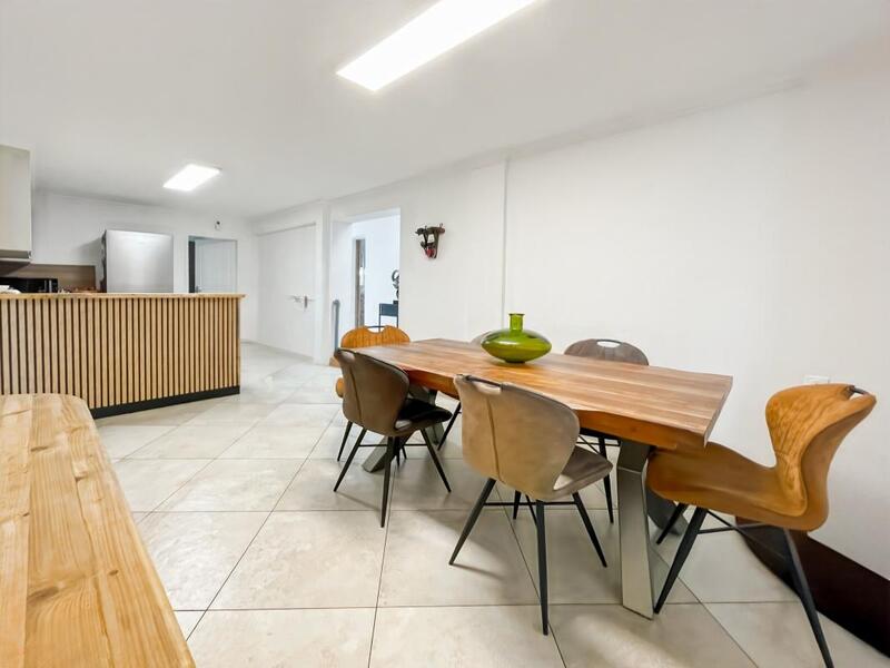 Maison - 241 m² - 10 pièces