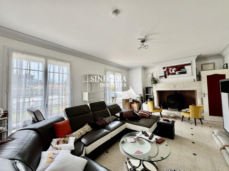 Maison traditionnelle - 181 m² - 7 pièces