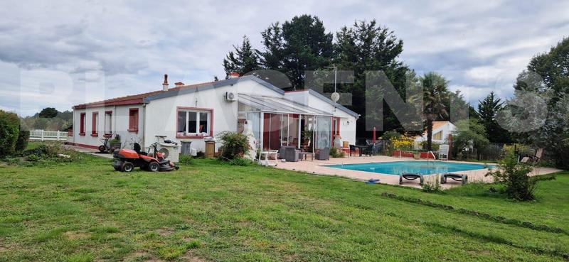 Maison traditionnelle - 226 m² - 7 pièces