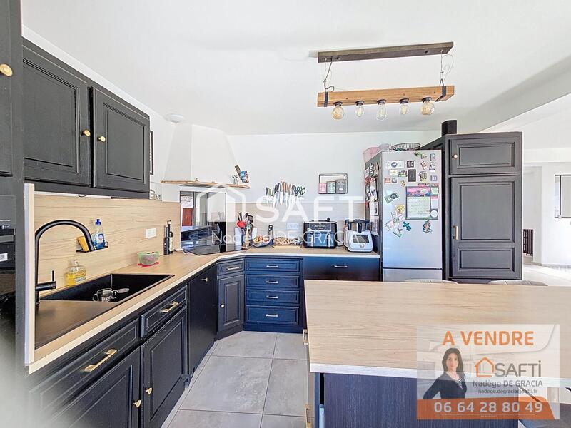 Maison - 211 m² - 6 pièces