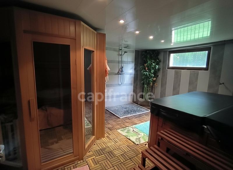 Maison - 191 m² - 6 pièces