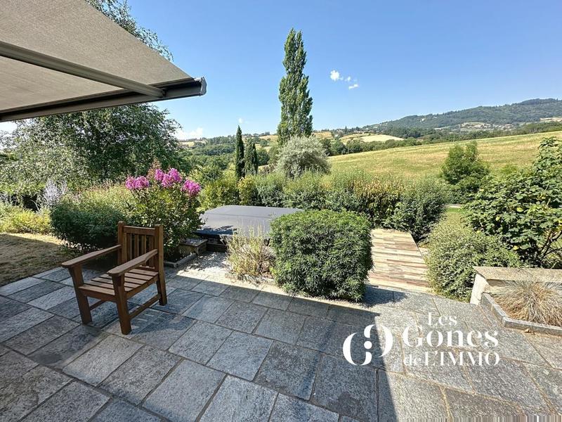 Maison - 220 m² - 7 pièces