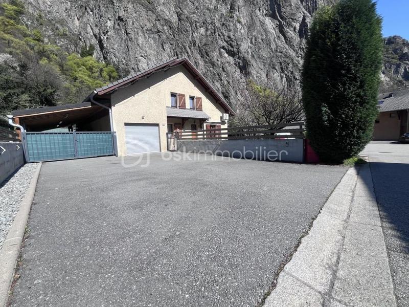 Maison traditionnelle - 132 m² - 6 pièces