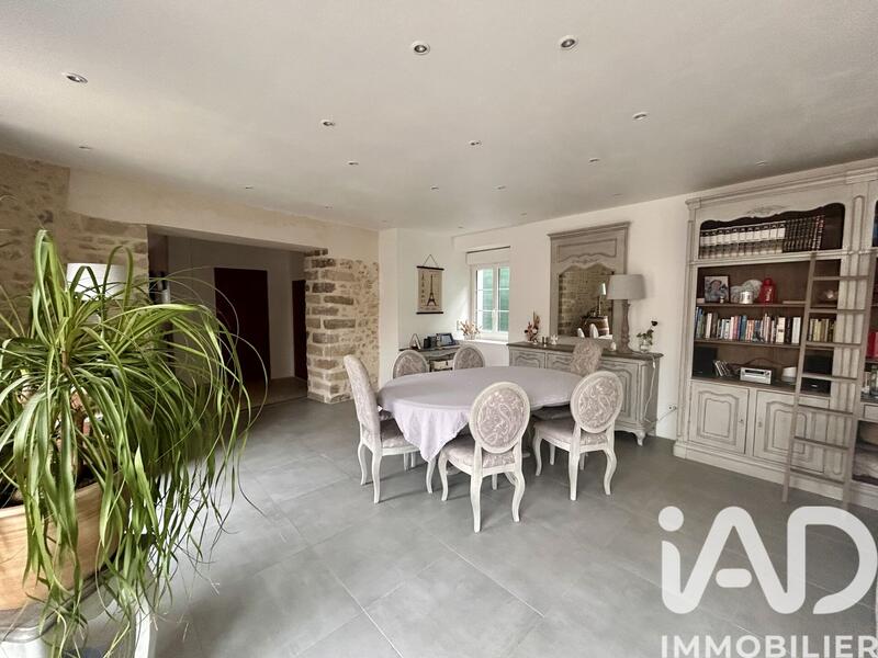 Maison - 290 m² - 9 pièces