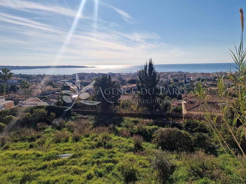 Terrain constructible - 1 393 m²