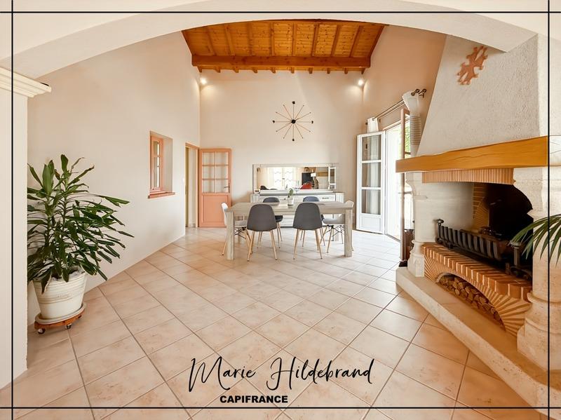 Maison - 235 m² - 7 pièces