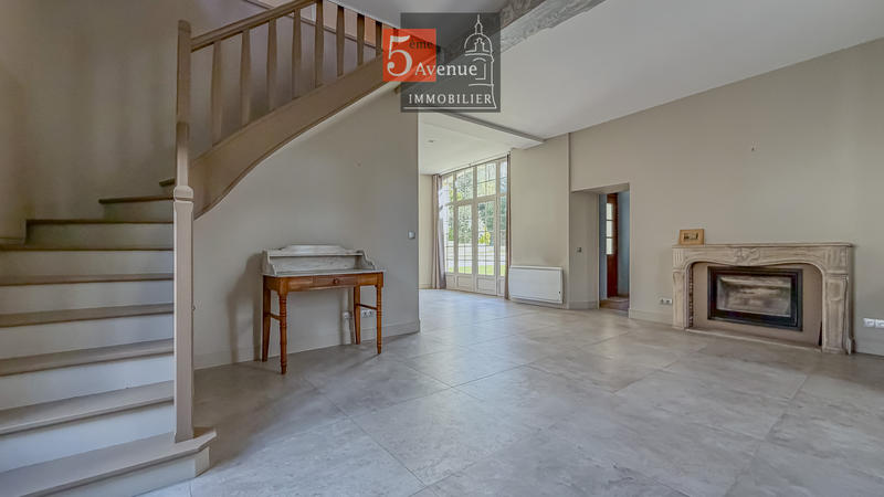 Maison - 400 m² - 8 pièces