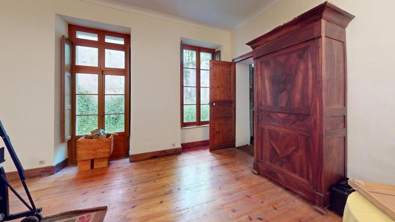 Maison ancienne - 330 m² - 14 pièces