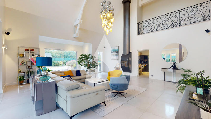 Maison - 270 m² - 8 pièces