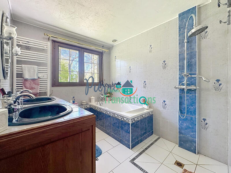 Maison - 160 m² - 5 pièces