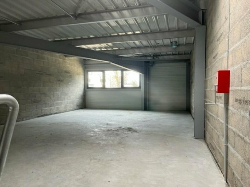 Local d'activité / Entrepôt - 169 m²