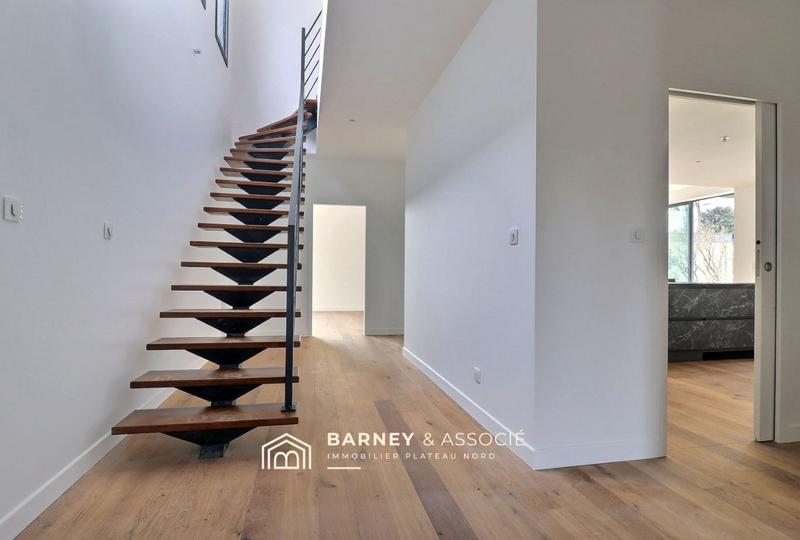 Maison contemporaine - 238 m² - 8 pièces