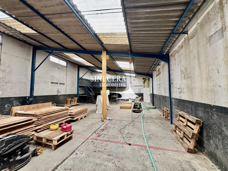 Entrepôt - 358 m²