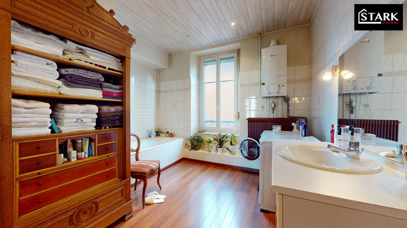 Appartement - 131 m² - 7 pièces