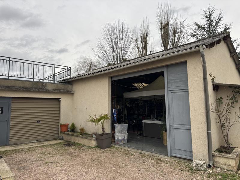 Maison - 210 m² - 6 pièces