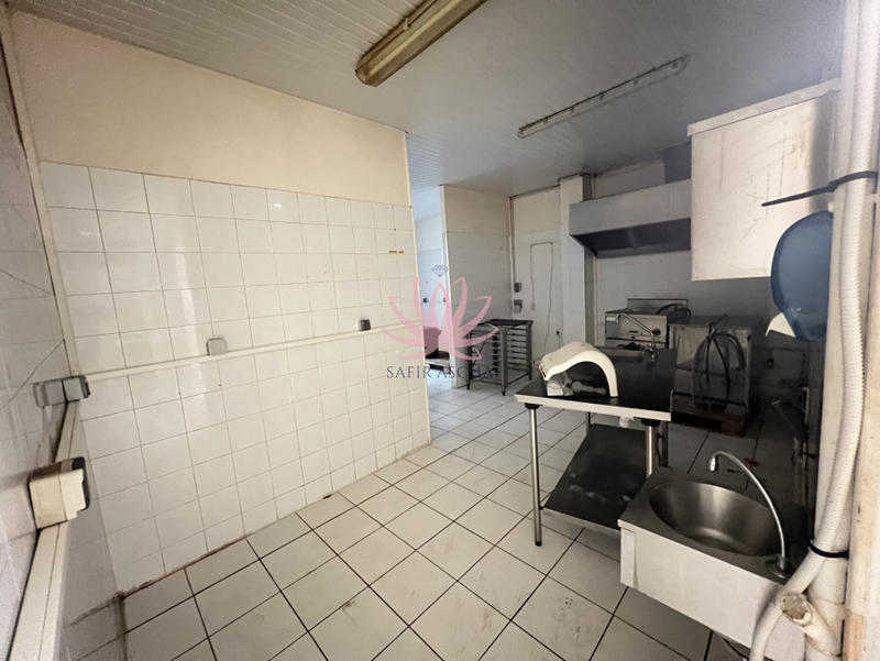 Local commercial - 156 m² - 2 pièces