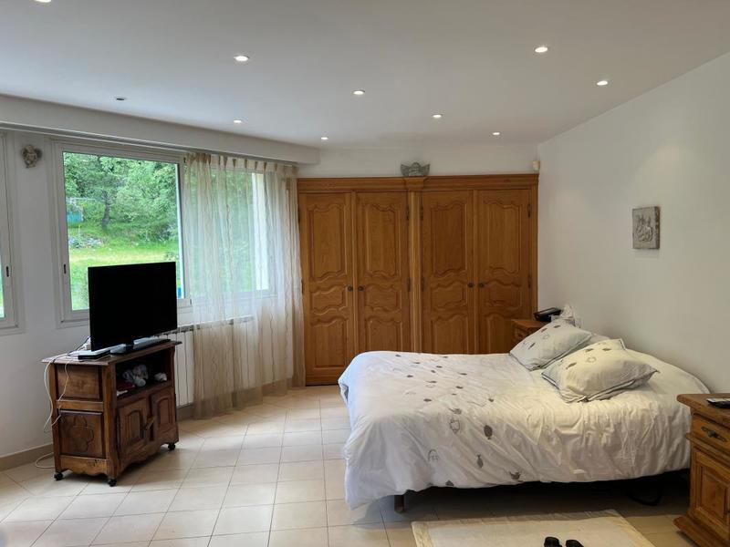 Maison - 222 m² - 5 pièces