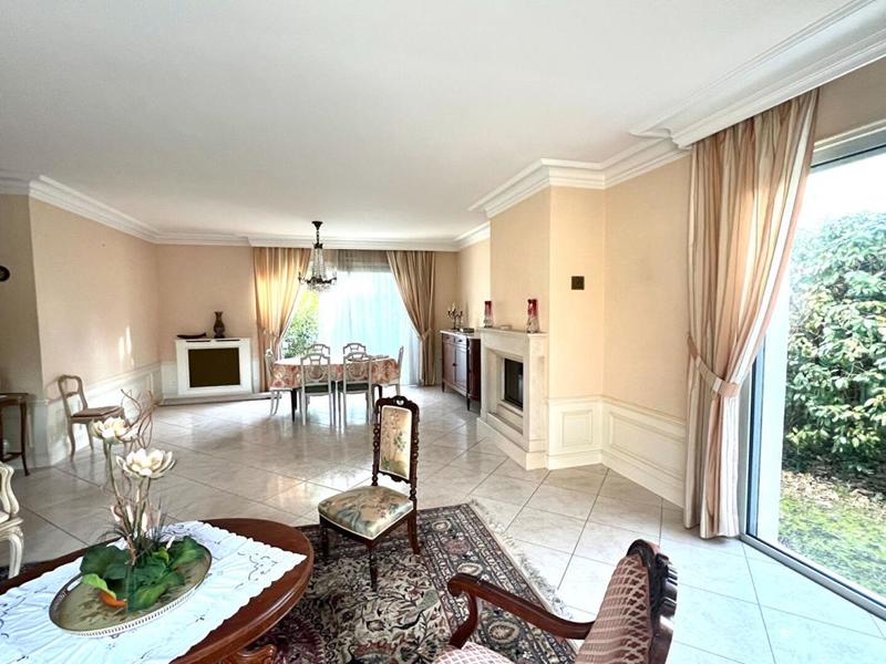 Villa - 230 m² - 8 pièces