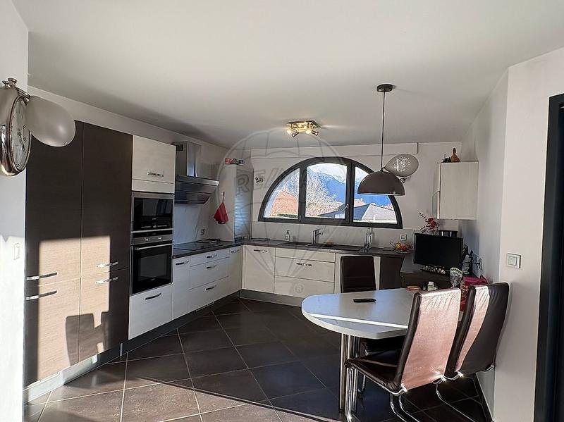 Villa - 185 m² - 6 pièces