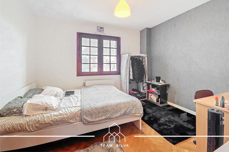 Pavillon - 220 m² - 7 pièces