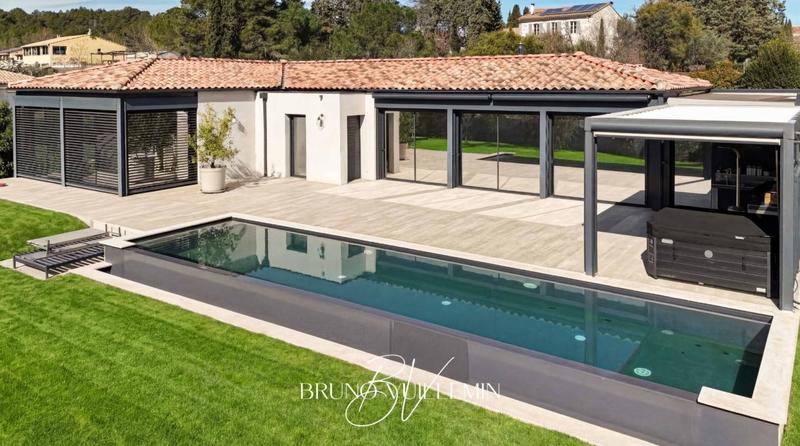 Villa - 219 m² - 7 pièces