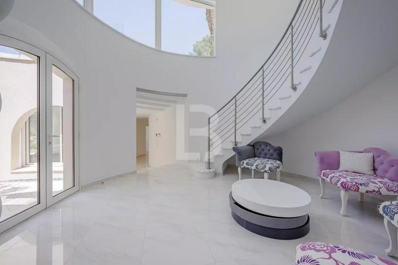 Villa - 540 m² - 10 pièces