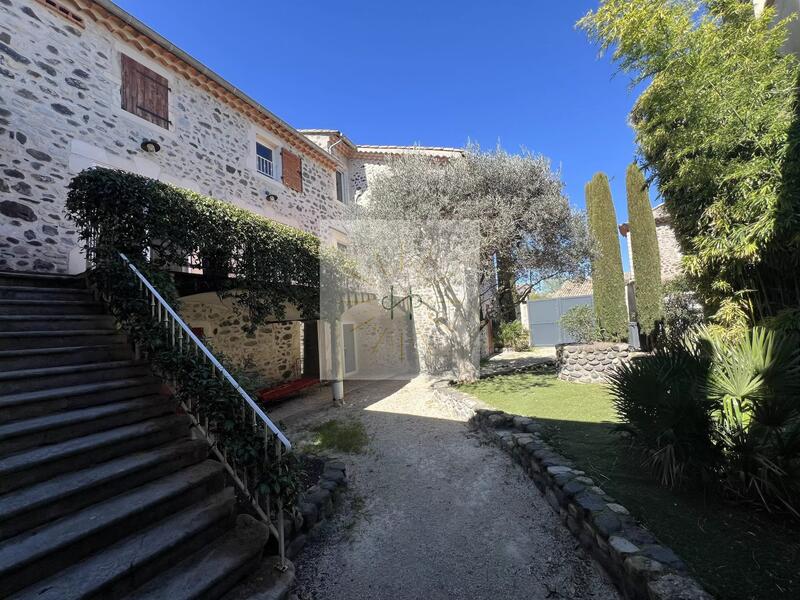 Maison - 200 m² - 7 pièces