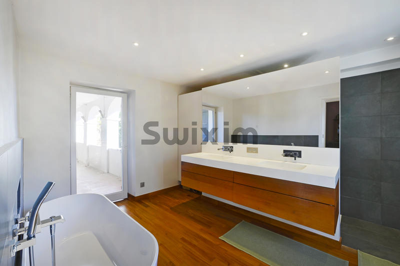 Mas - 425 m² - 8 pièces