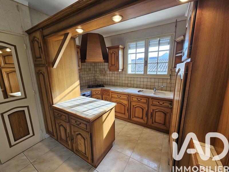 Maison - 213 m² - 9 pièces