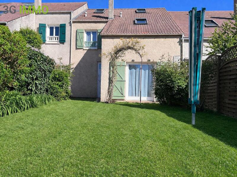 Maison - 111 m² - 8 pièces