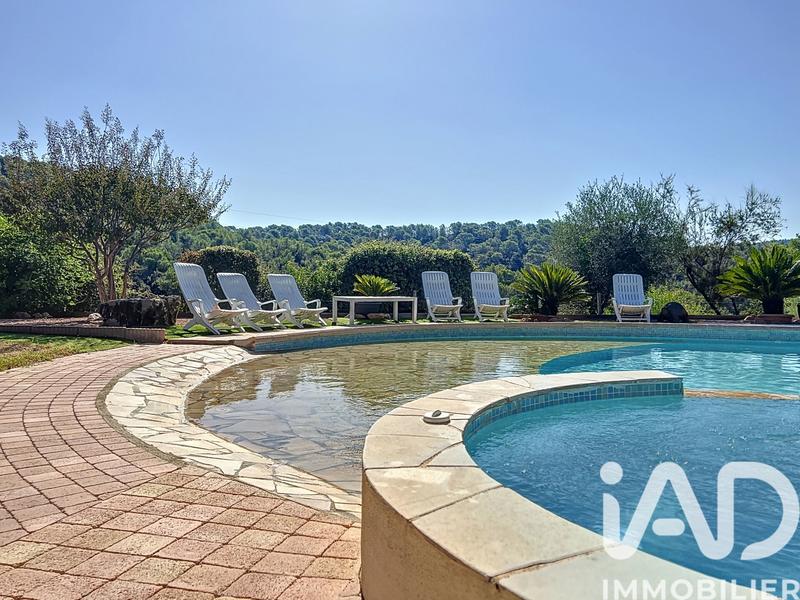 Maison - 220 m² - 7 pièces