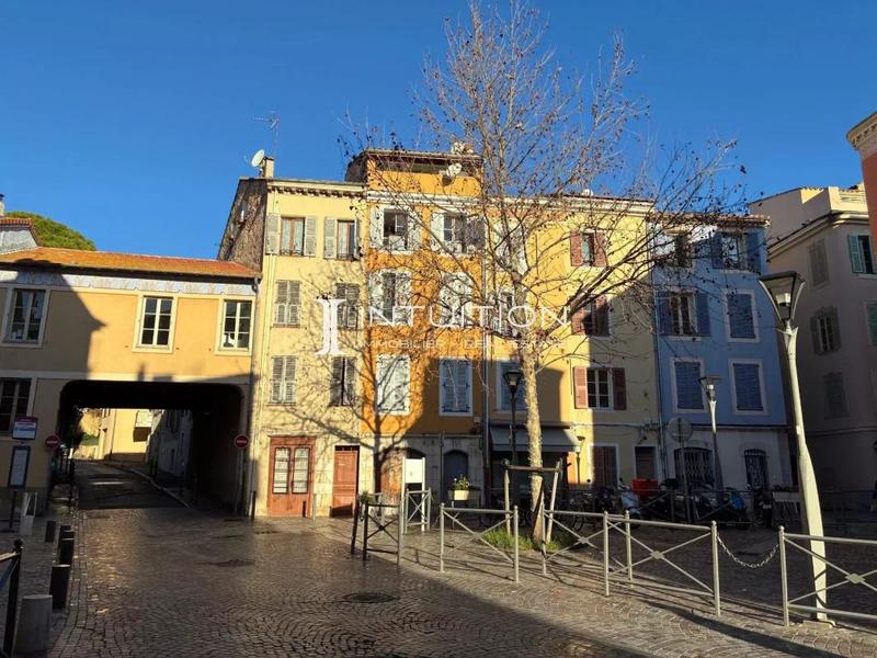 Immeuble - 212 m² - 8 pièces