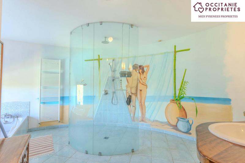 Corps de ferme - 700 m² - 17 pièces