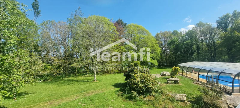 Maison - 230 m² - 8 pièces